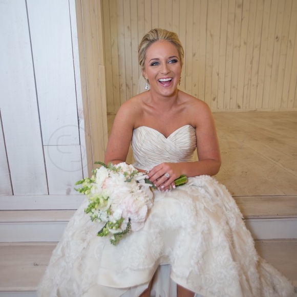 Preserved ivory wedding dress with beaded belt & vail - Picture 6 of 15